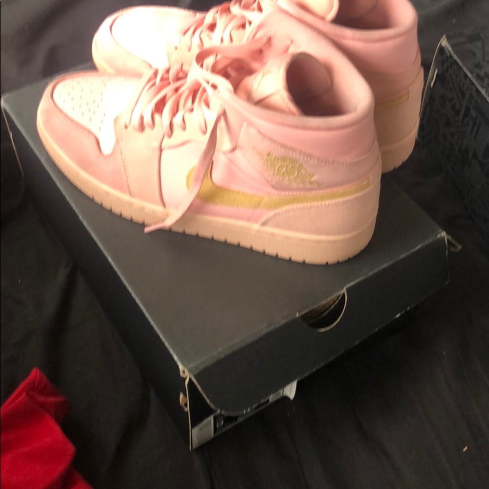 Peach retro Jordan 1